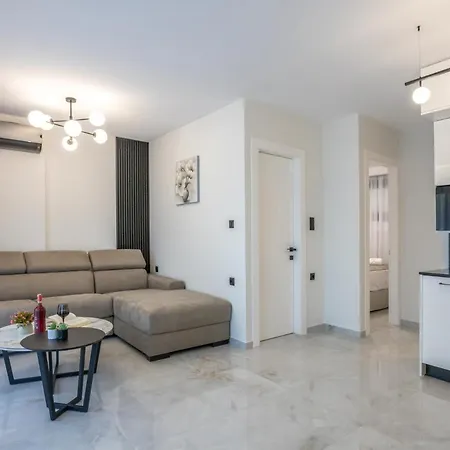 Luxury Golden Oasis Lejlighed
