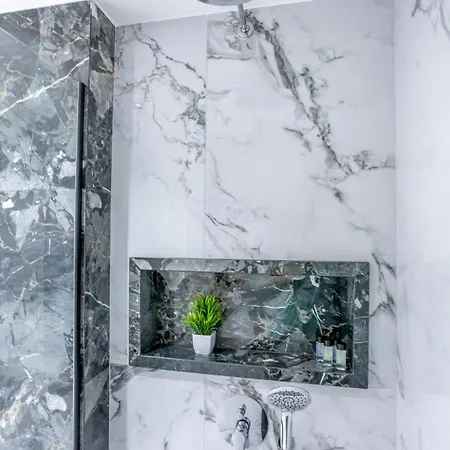 Apartment Golden Oasis *