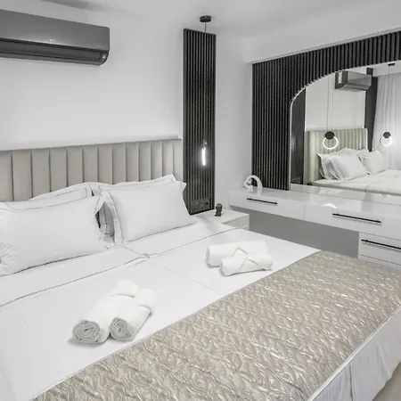 Golden Oasis Apartment