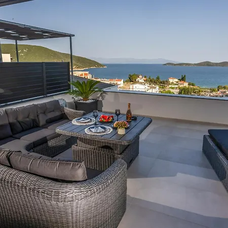 Luxury Golden Oasis