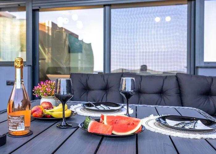 Golden Oasis Apartament